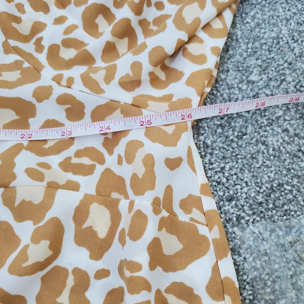 Torrid plus animal leopard print v neck top, 2X, beige - Picture 12 of 15